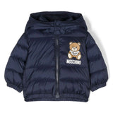 Piumino con Cappuccio Moschino Kids Blu Notte: Calore e Stile per i Neonati