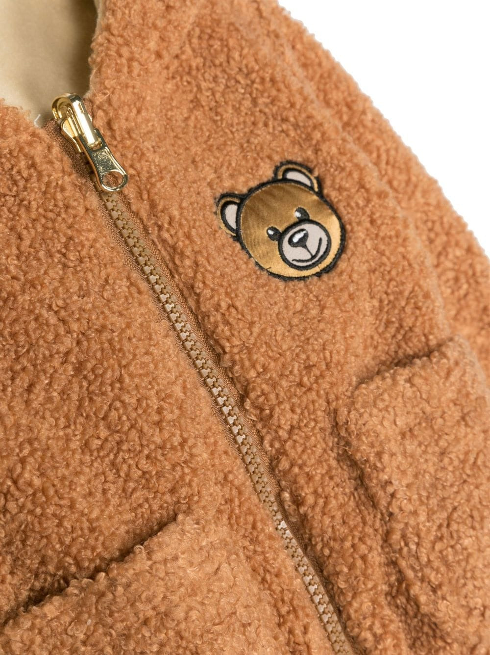 Giacca Teddy Bear Reversibile Moschino Baby: Dolcezza e Praticità per i Piccoli Esploratori